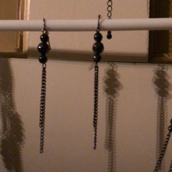 Black layered necklace with matching earrings - Picture 2 of 4
